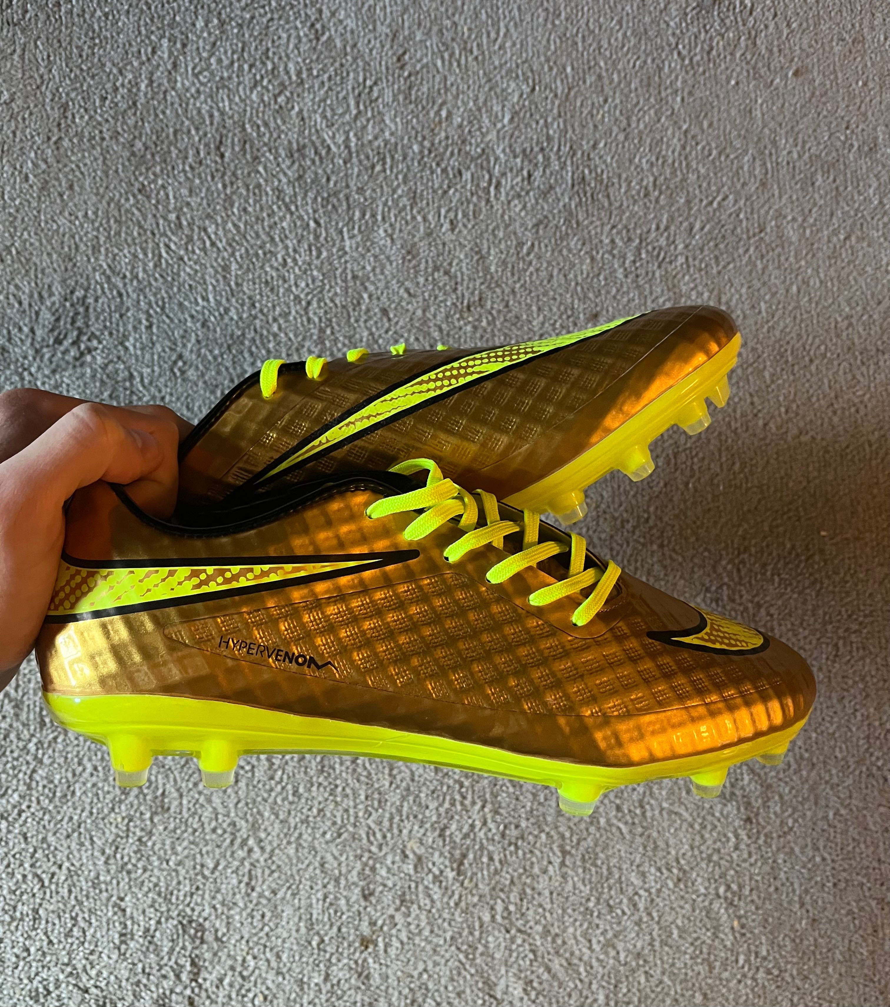 Chuteira de futebol - Hypervenom Dourada Neymar Jr