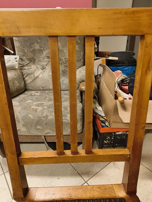 Stare krzesło drewniane