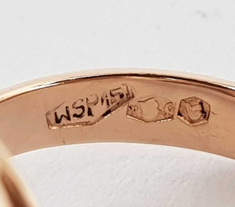 Złoty pierścionek z koralem w typie Imago Artis po 1963 roku - Kraków