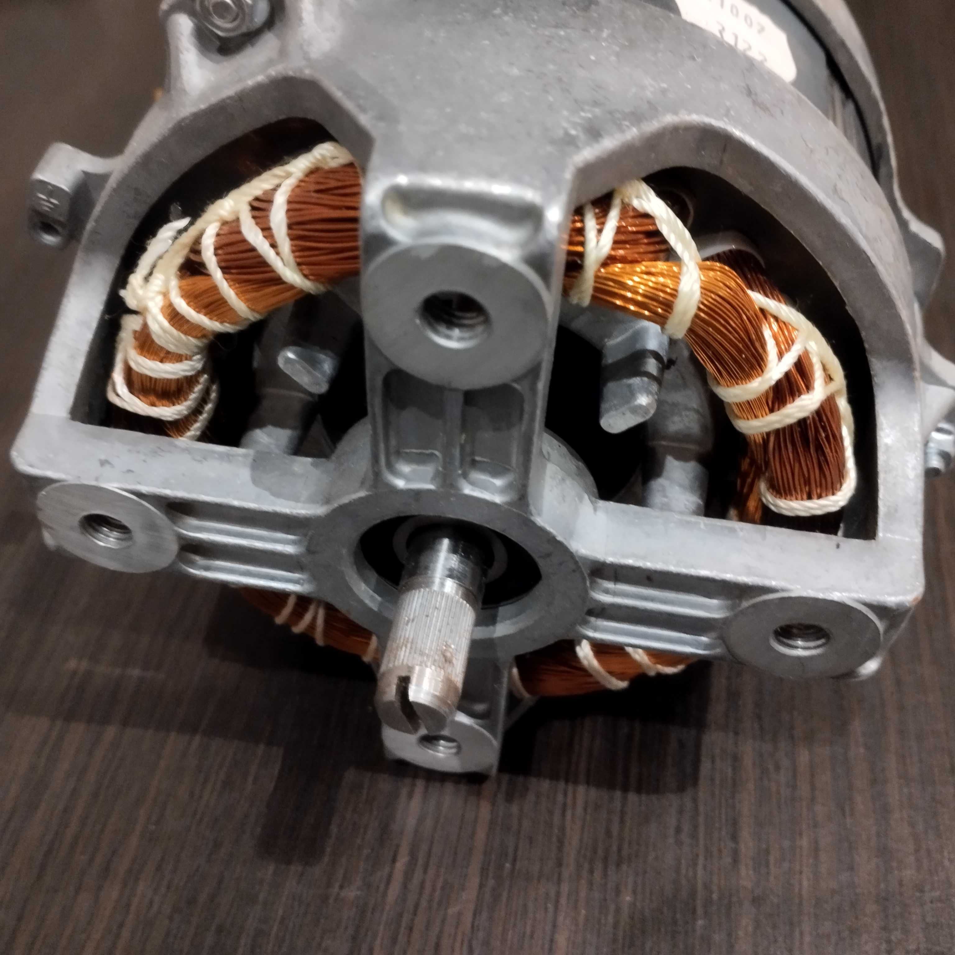 Мотор двигун для овочерізки Robot Coupe CL30A, CL40 серії. 3122