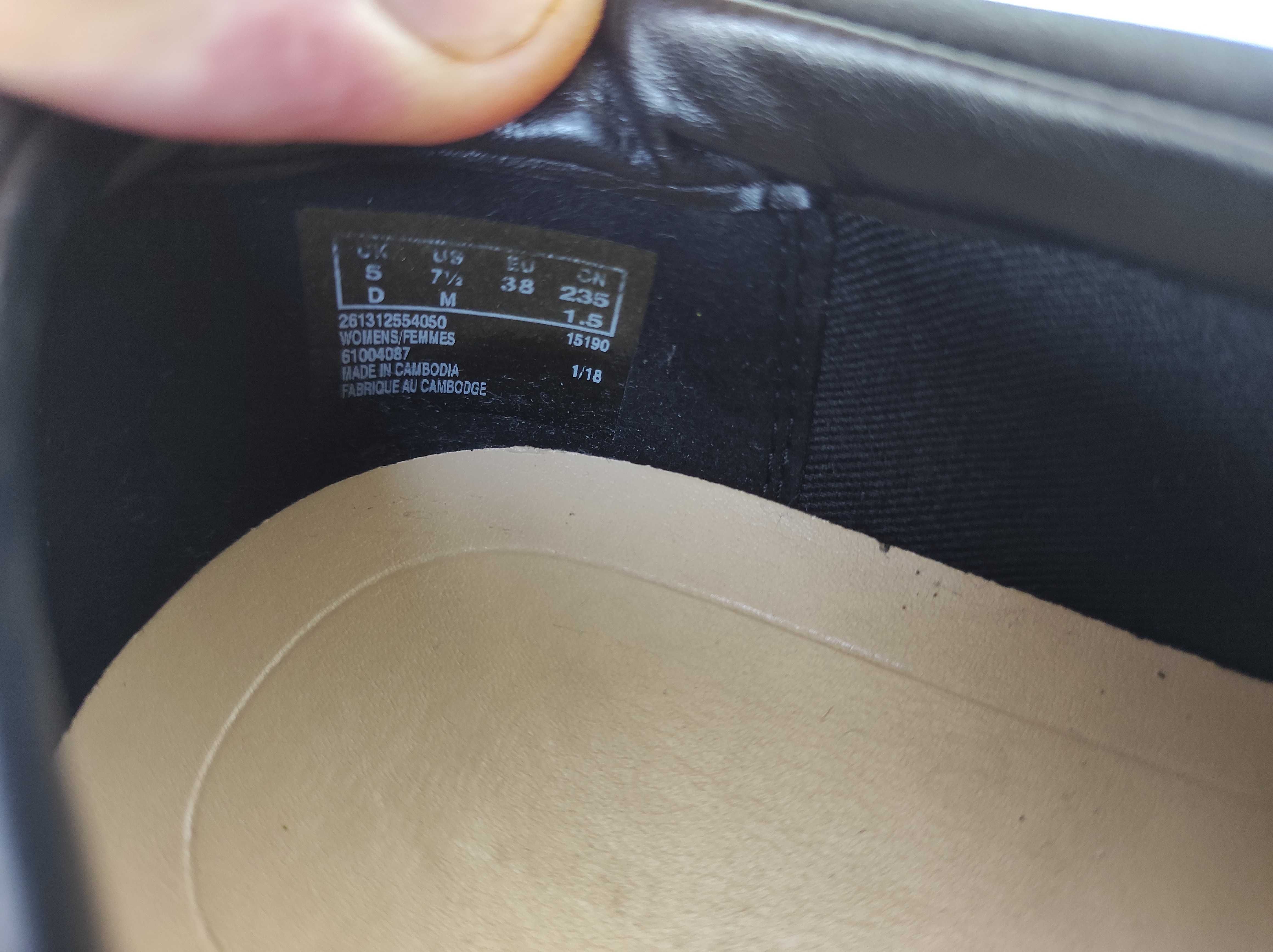 Брендовие,кожанние мокасини Clarks р.38