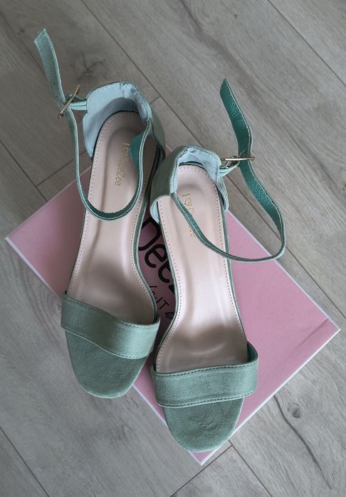 Sandały obcas 39