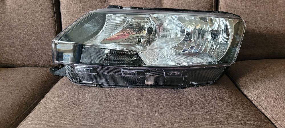 Lampa reflektor przód lewy prawy Skoda Rapid