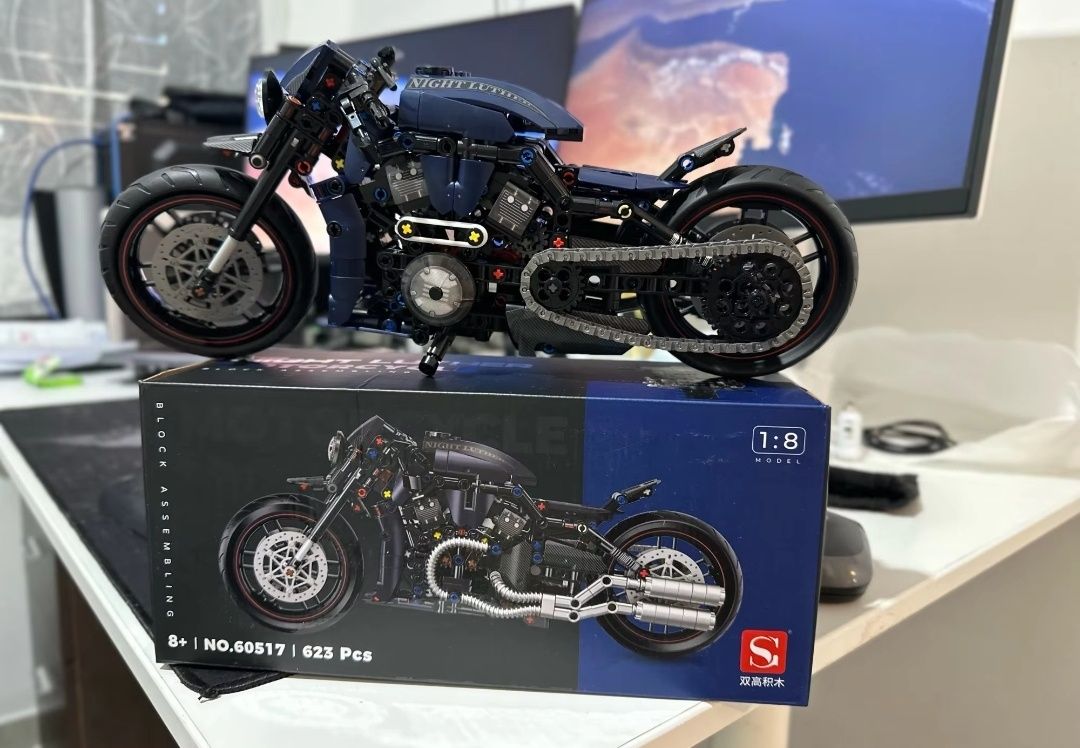 Подарочный конструктор мотоцикл байк lego Харлей Harley Davidson 623шт