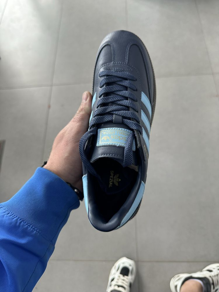 Кросівки Adidas spezial!