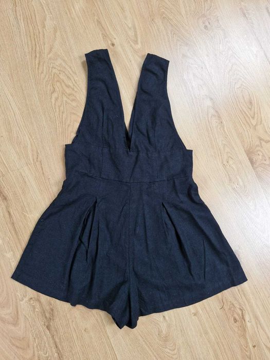 krótkie spodnium kombinezon zapinane na guziki