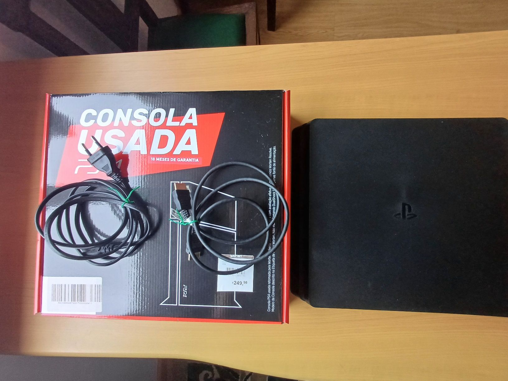 Playstation 4 sim + 2 comandos + 5 jogos