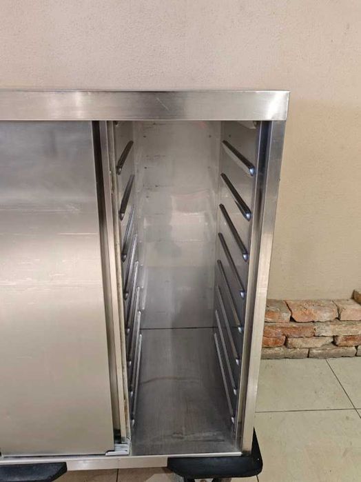 Wózek jezdny bankietowy GN1/1 zamykany, izolowany, stal nierdzewna