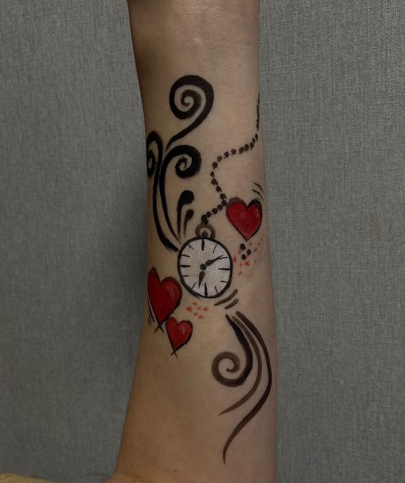 Майстер аквагриму, татуювань хною