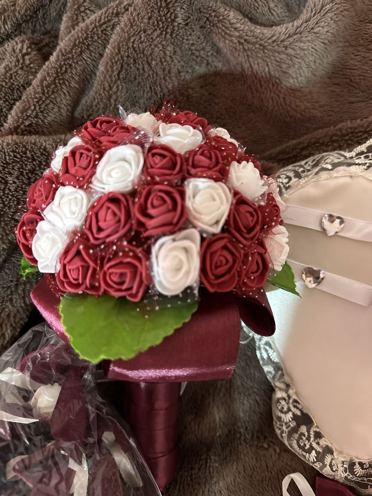 Весільна атрибутика кошик з пелюстками букет бутоньєрки коровай пакет