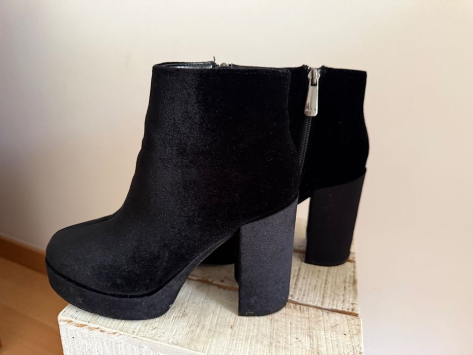 Botas de veludo preto