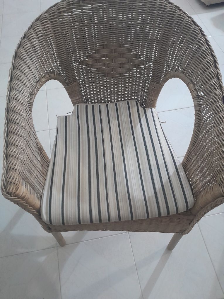 Cadeira artesanal. Peça única.