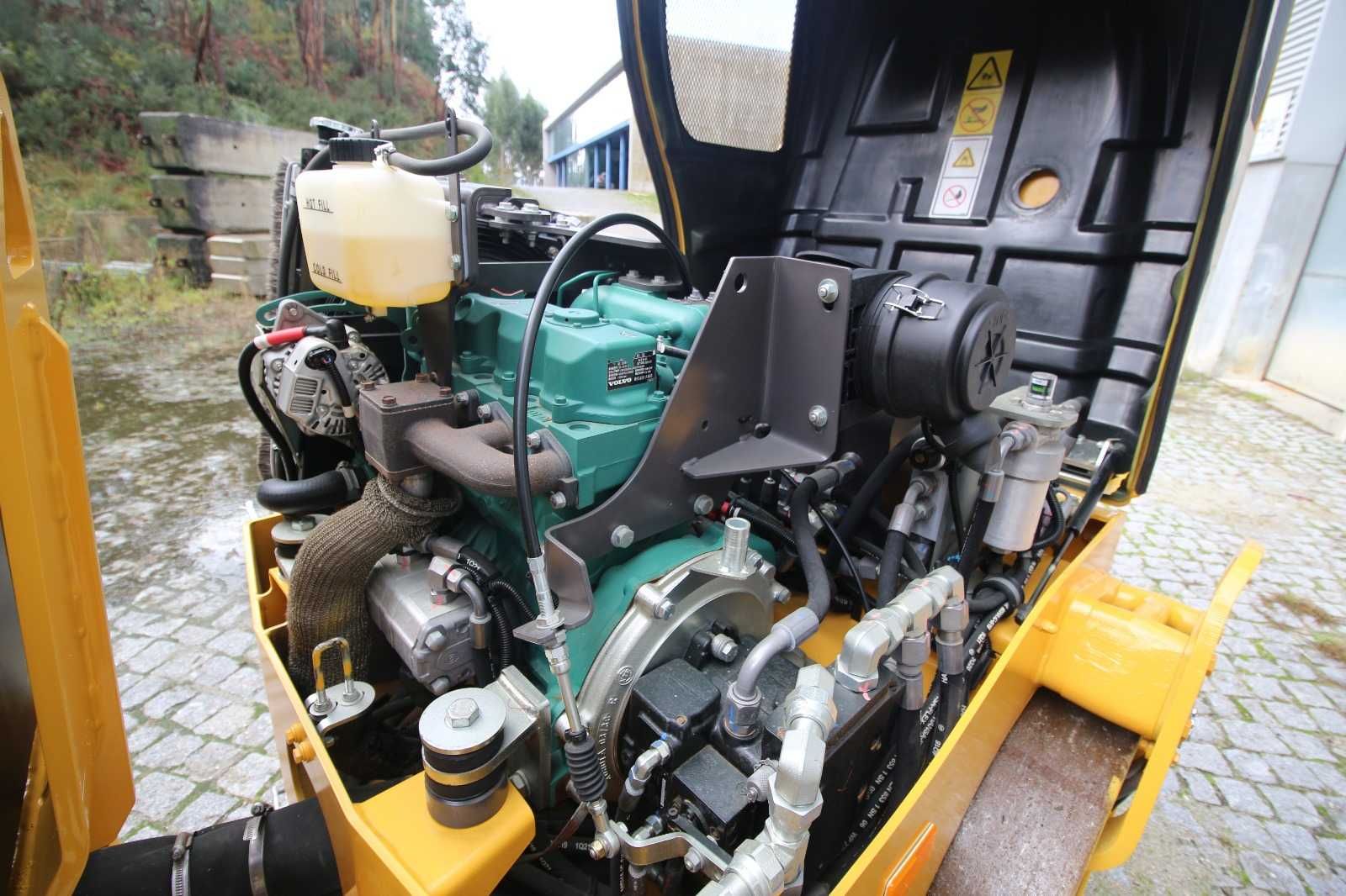 Cilindro compactador asfalto e terra Volvo DD25B (como novo)