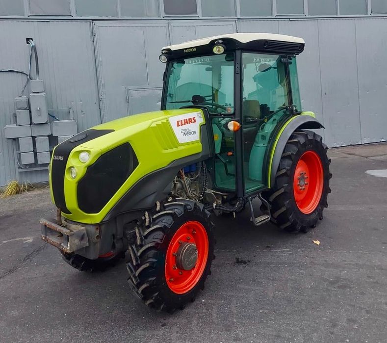 Ciągnik sadowniczy sadownik Class Nexos 230 F