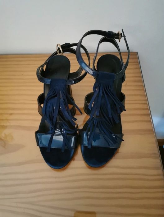 Sandálias usadas poucas vezes