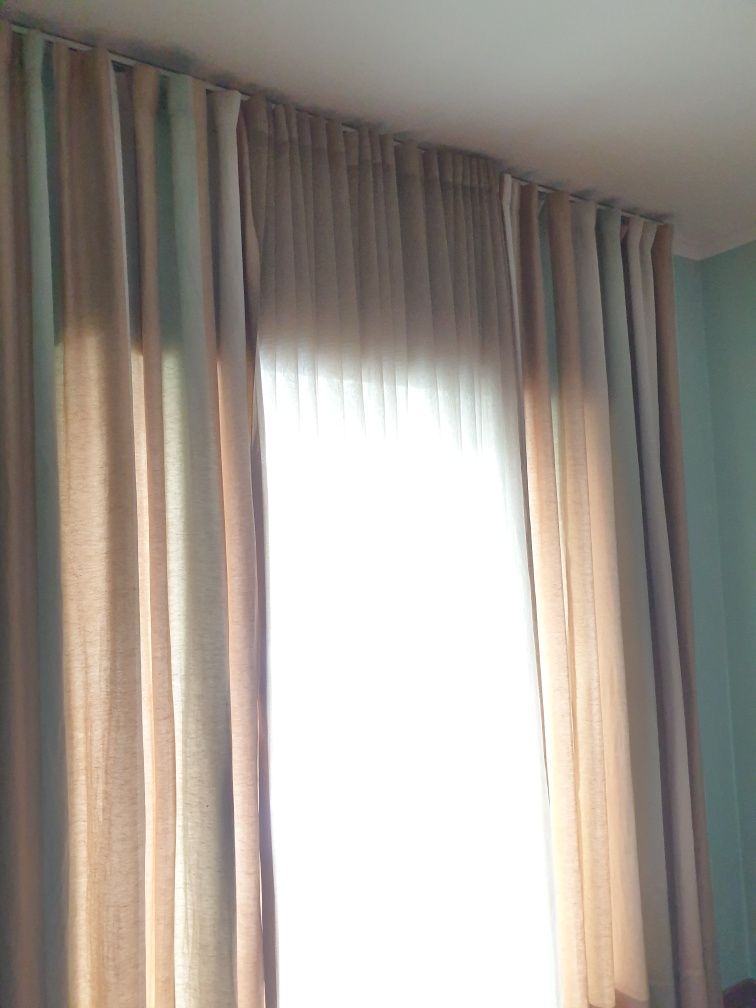 Cortinado grande acetinado para quarto ou sala