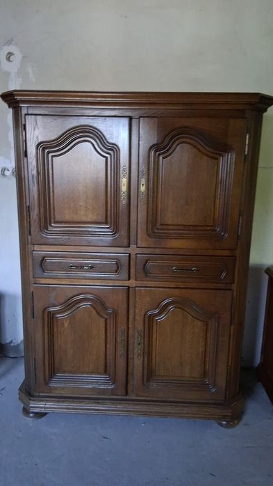 Дуже великий севант шафа (Меблі комоди вітрини буфети  ) Бельгія