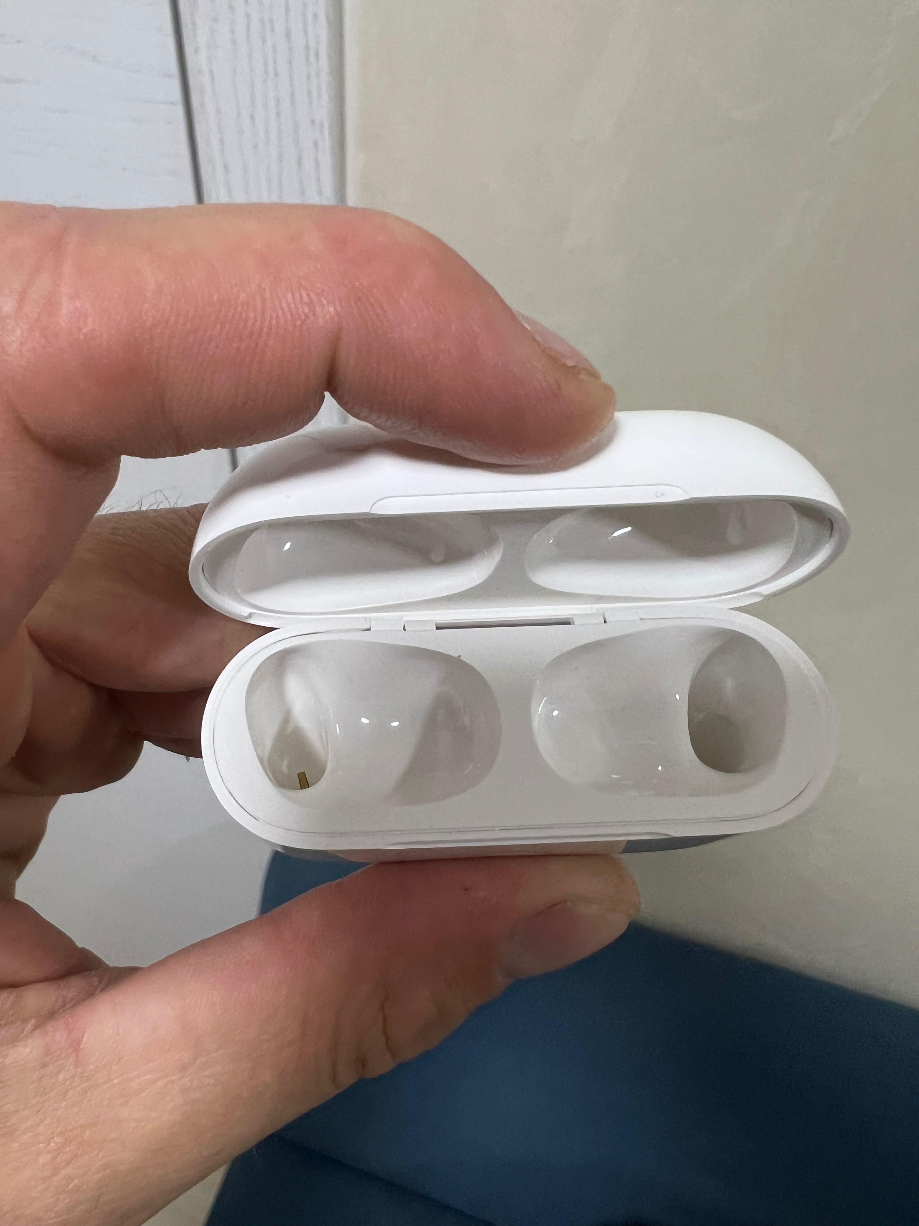Зарядный кейс для AirPods Pro 1/2 — универсальный чехол-зарядка