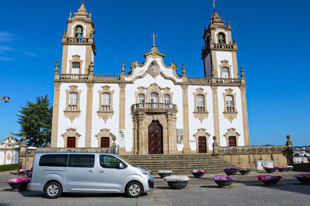 Transporte Privado em Minivan até 8 pessoas | Aeroportos | Tours