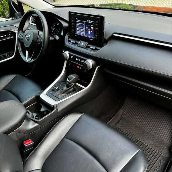 Toyota RAV4 XLE Premium 2021