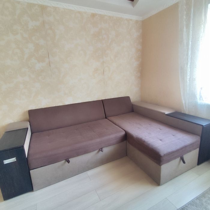 Кутовий диван для вітальні