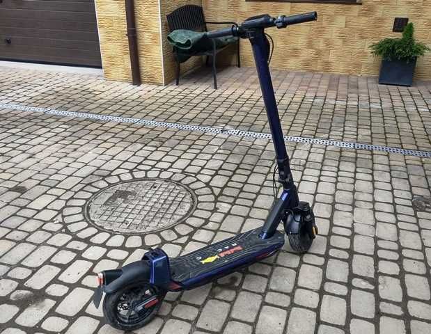 Hulajnoga elektryczna RED BULL Racing 10 PRO