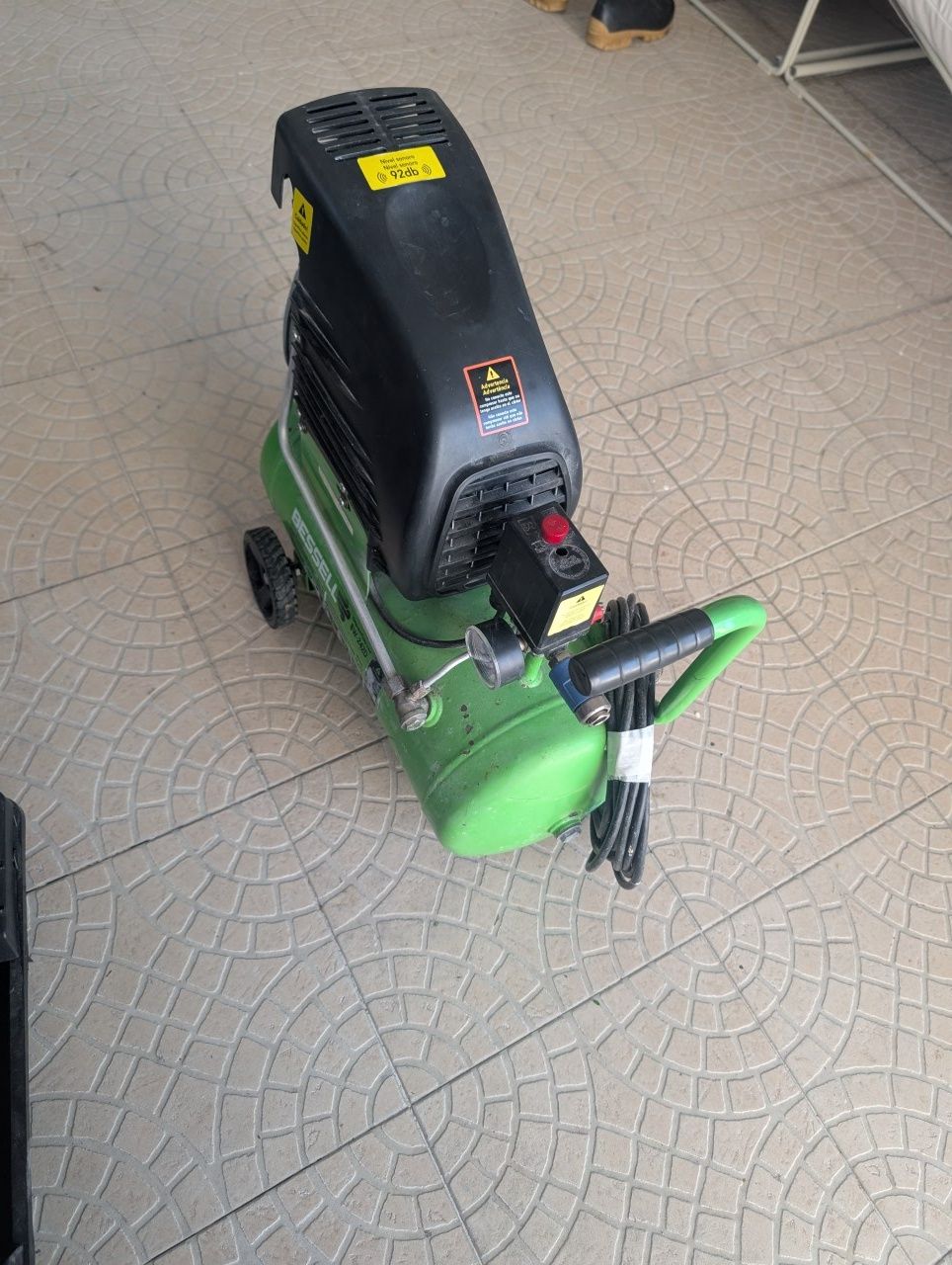 Compressor 25 l Bessell em excelente estado de funcionamento