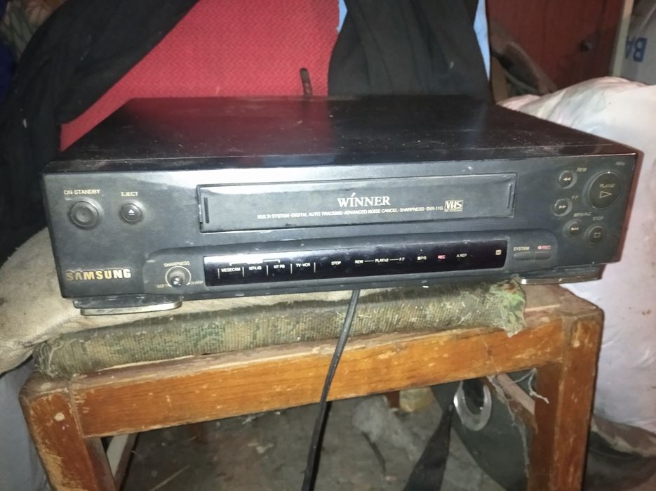 Продам видеопроигрователь и море касет