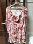Vestido floral de seda