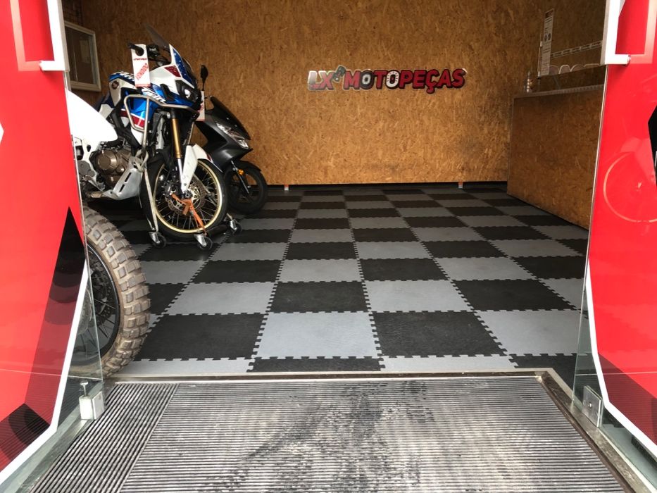 Pavimentos em PVC para oficinas Auto, Motos e Pneus