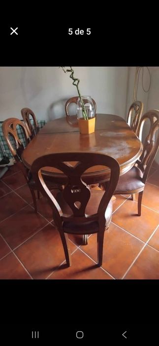 Mesa com 6 cadeiras em madeira