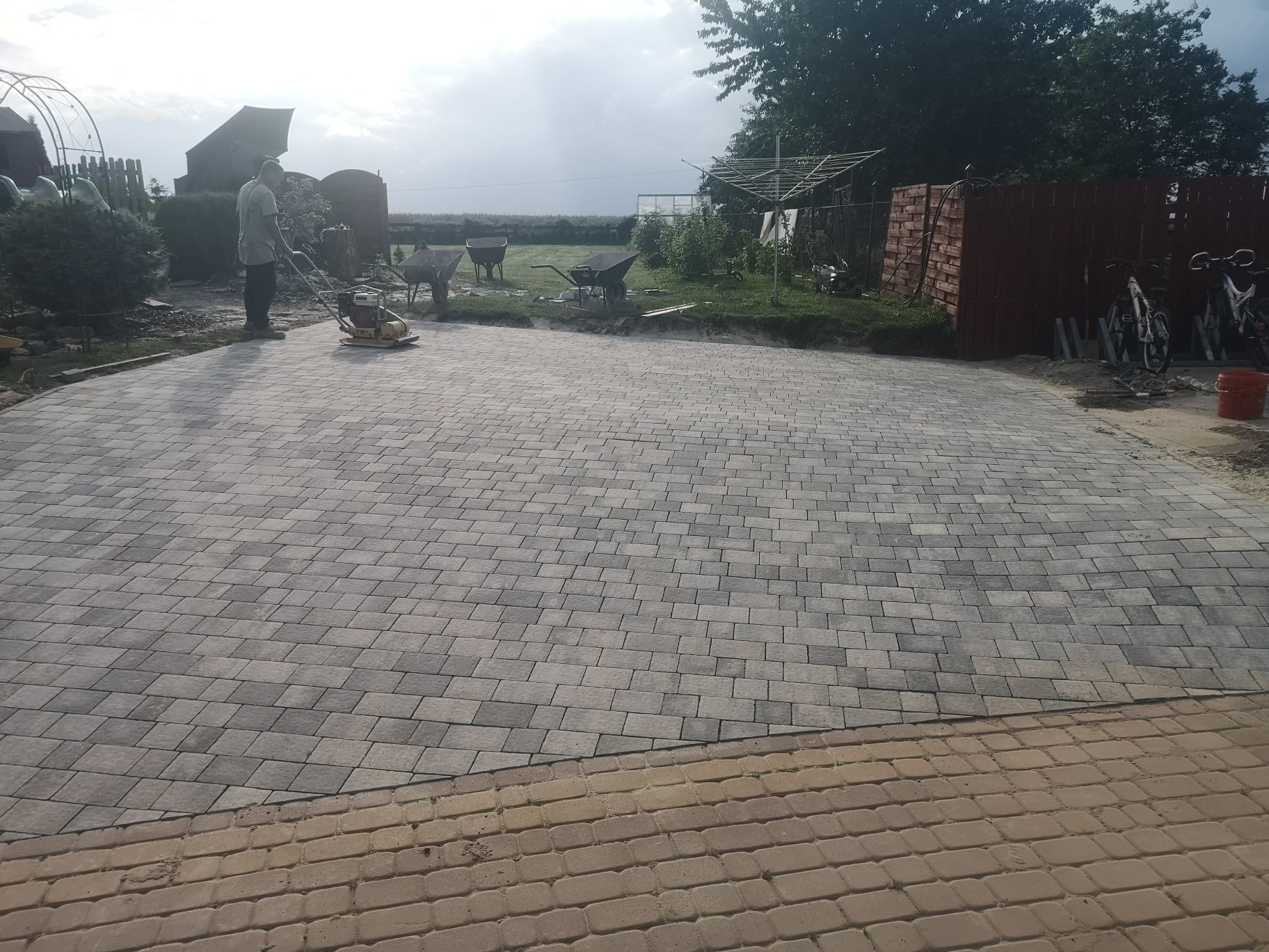 Brukarstwo, Montaż oporników betonowych. Podjazy betonowe