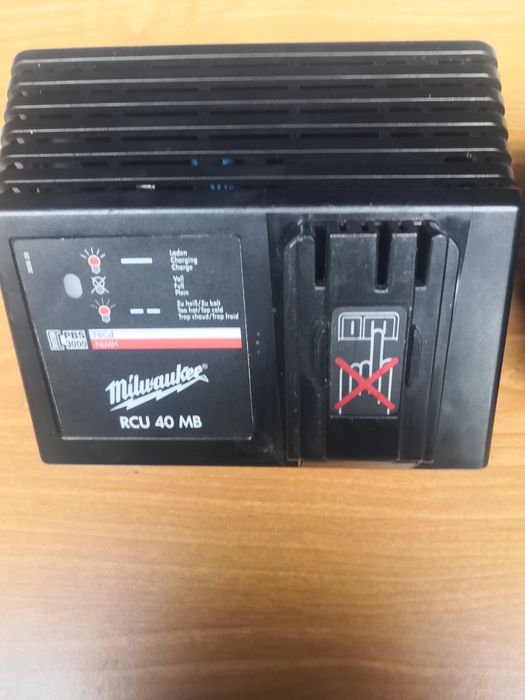 Ładowarka Milwaukee rcu 40 mb +bateria