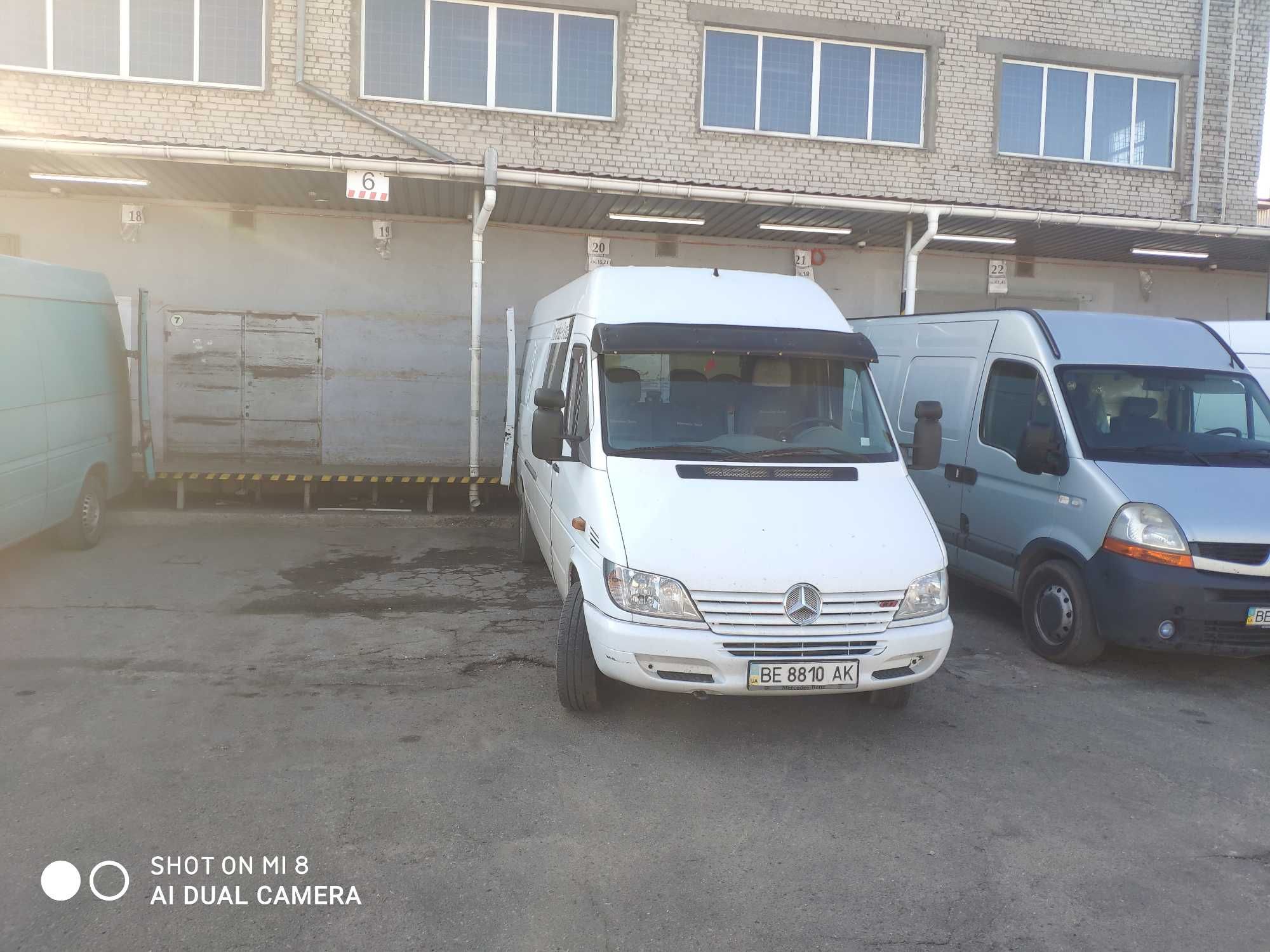 Фасадне приміщення 2000 м² + склад 707 м²  супермаркет, закритий ринок