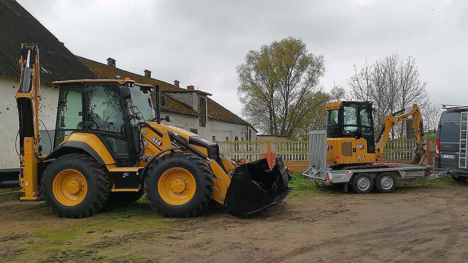 Usługi koparko-ładowarką minikoparką wykop równanie terenu