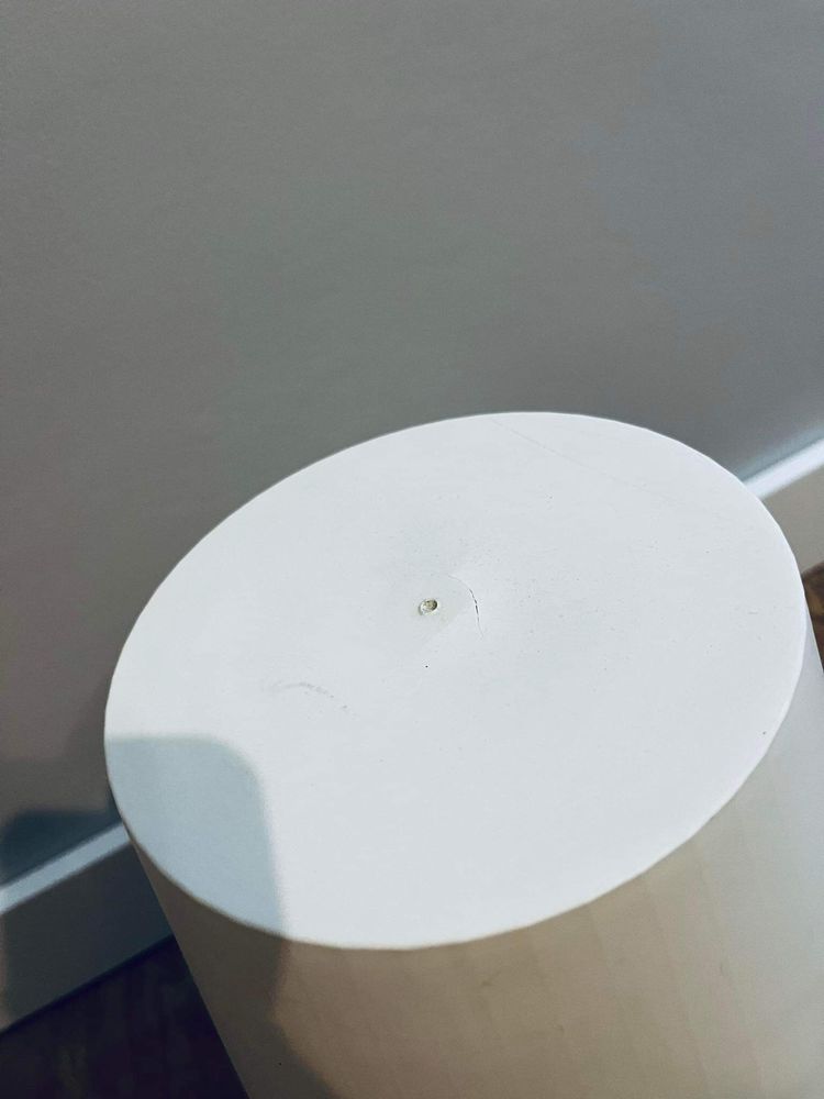Biala lampka nocna stolowa z abazurem lampa