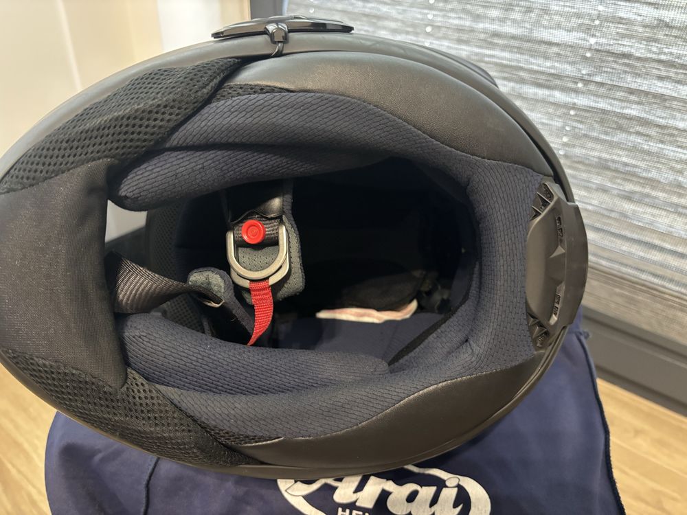 Kask ARAI QV rozm.M + intercom+szyby
