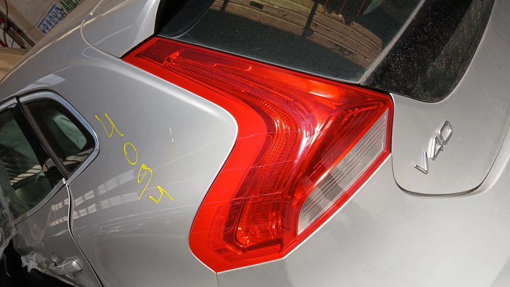 Farolim esquerdo VOLVO V40 Hatchback