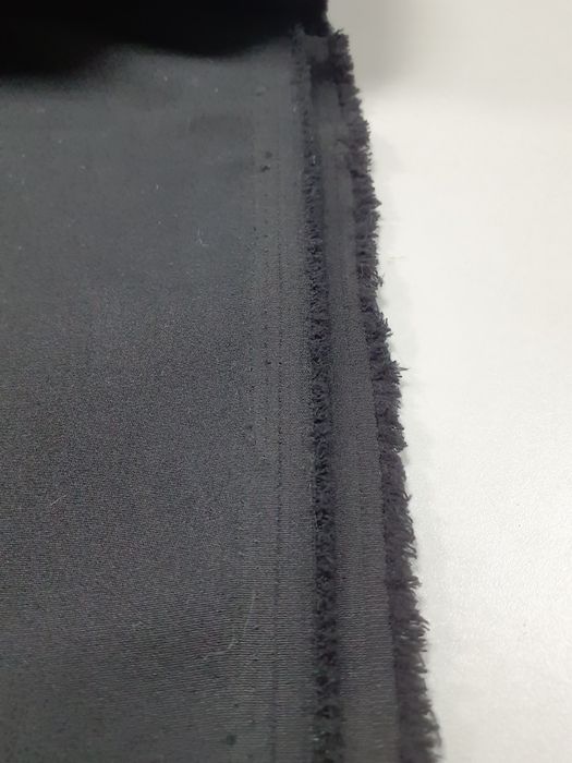 Tkanina czarna z elastanem lejąca szer.150 cm.