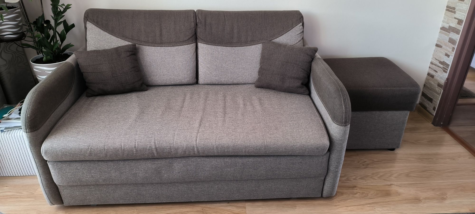 Zadbana sofa/łóżko dwuosobowe rozkładane z pojemnikiem LIBRO JERRY + 2