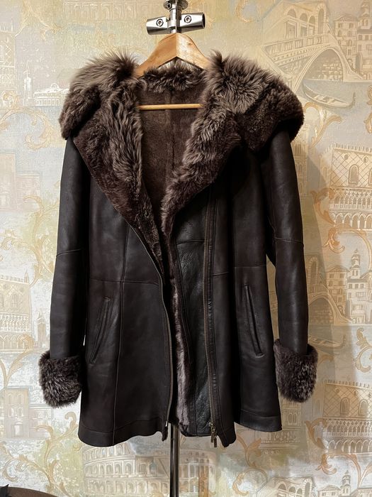 Натуральная меховая женская дубленка,коричневого цвета.Размер L