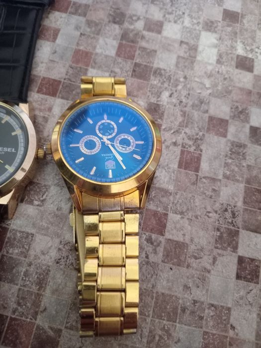 Продаю годинники нові