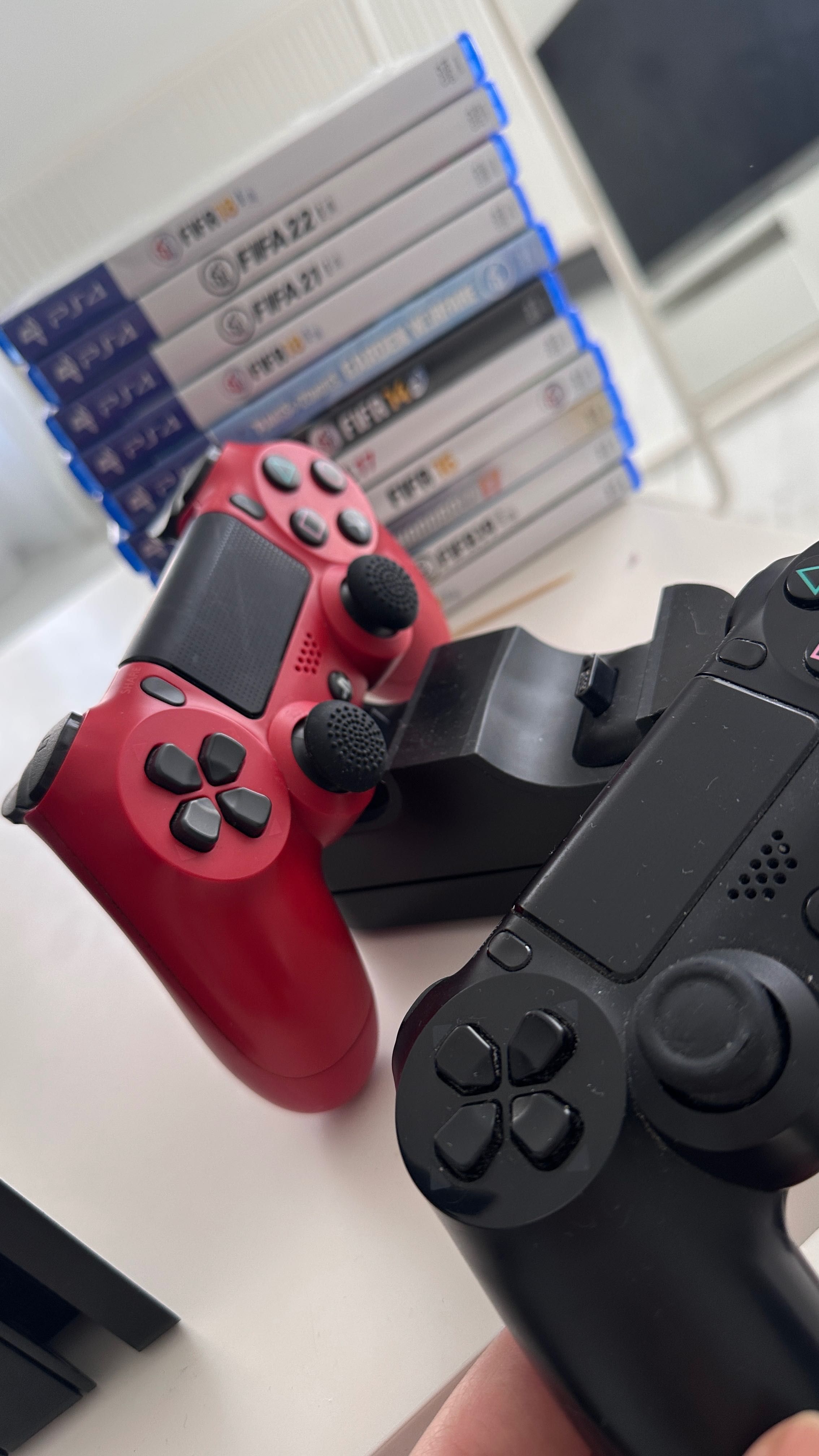 PlayStation 4 Slim CUH-2016B (1 ТБ)