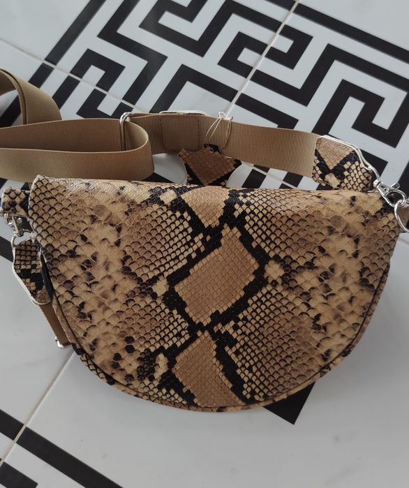 Жіноча сумочка бананка