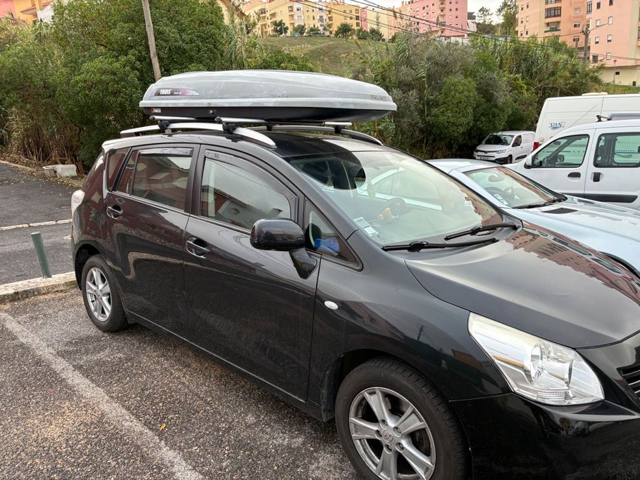 Caixa de tecto Box Thule polar 700 em bom estado .