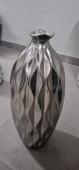 Jarro de cerâmica cinzento mate