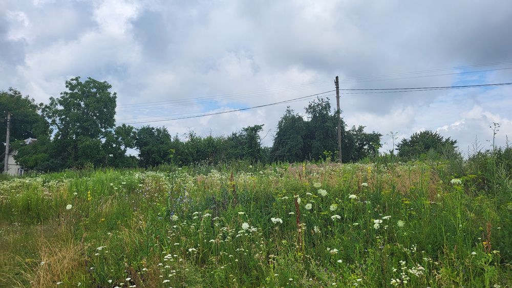 Продається ділянка на 2 заїзди