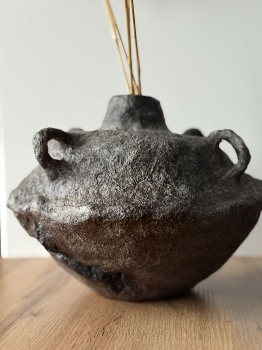 Ваза з папʼє-маше для сухоквітів