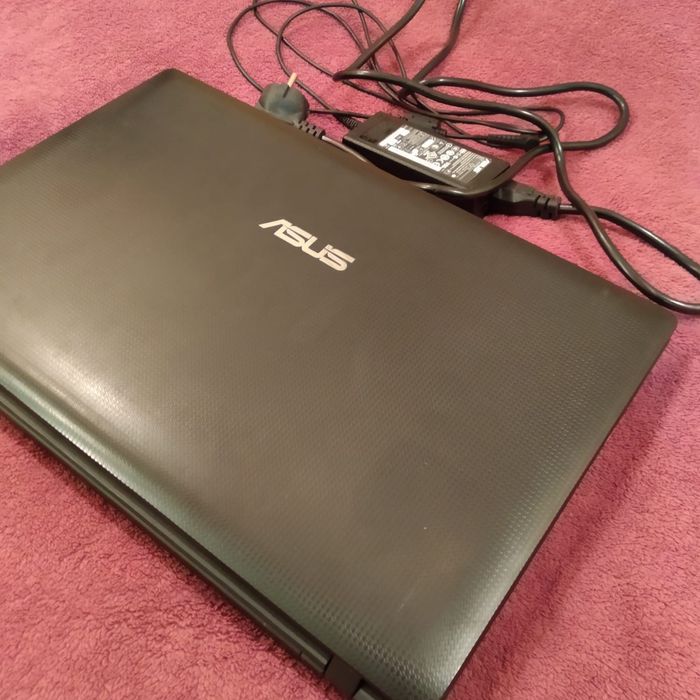 Asus Intel Core i3 Ноутбук Асус 4 ядра по 2.2 GHz Хорошее состояние
