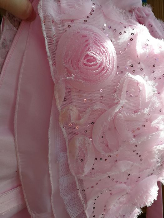 Сукня рожева святкова пишна на дівчинку 8-9 років.